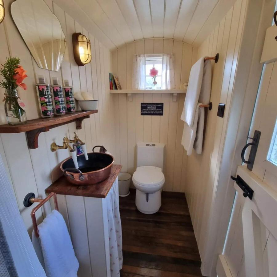 The Delkin Shepherds Huts Castle Combe Zewnętrze zdjęcie