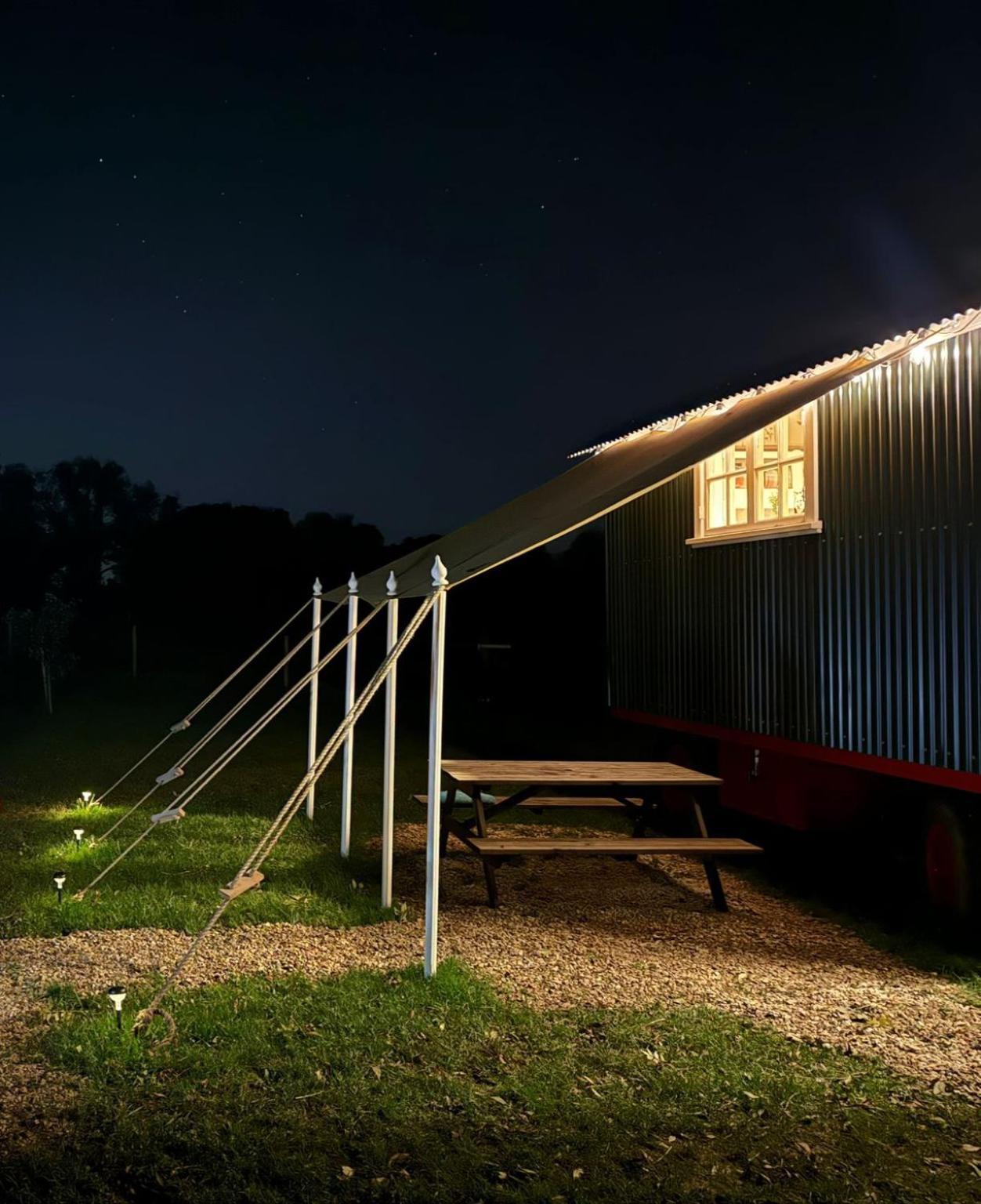 The Delkin Shepherds Huts Castle Combe Zewnętrze zdjęcie