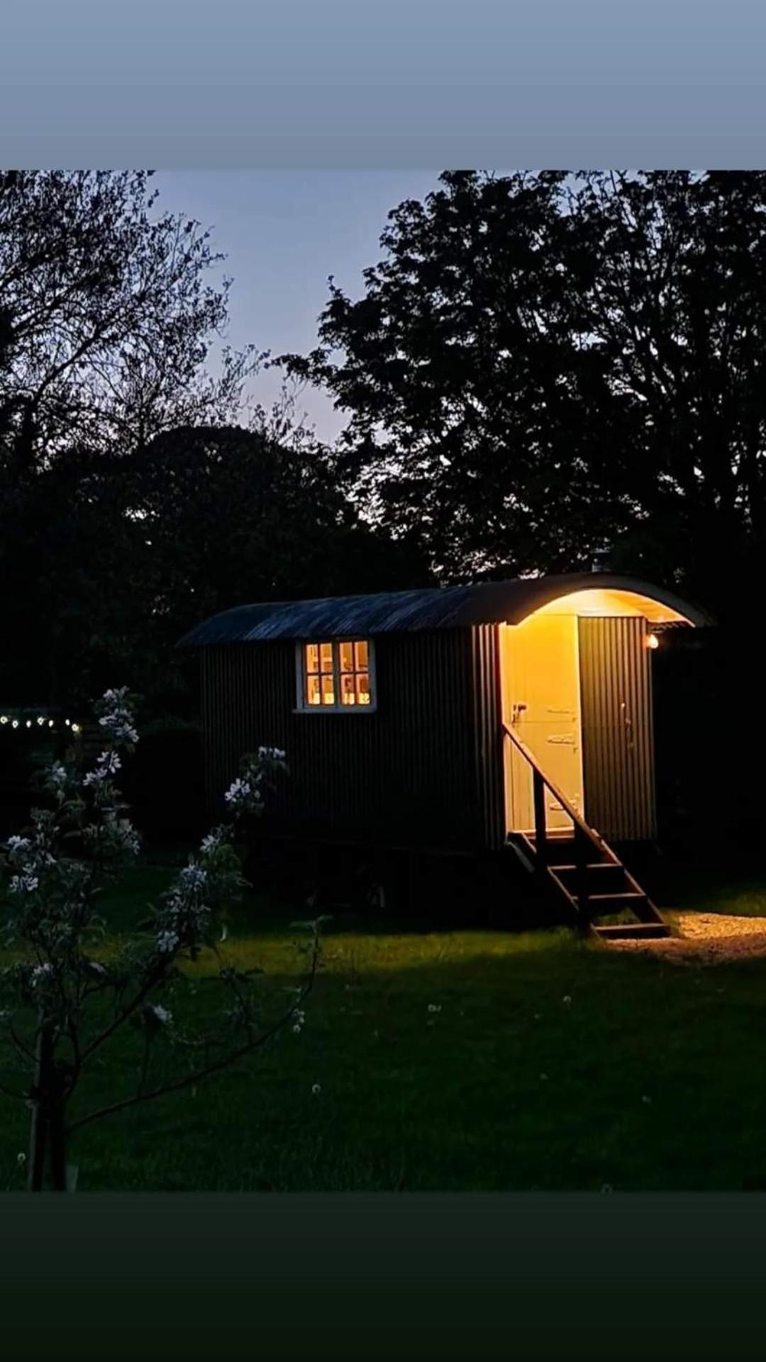 The Delkin Shepherds Huts Castle Combe Zewnętrze zdjęcie