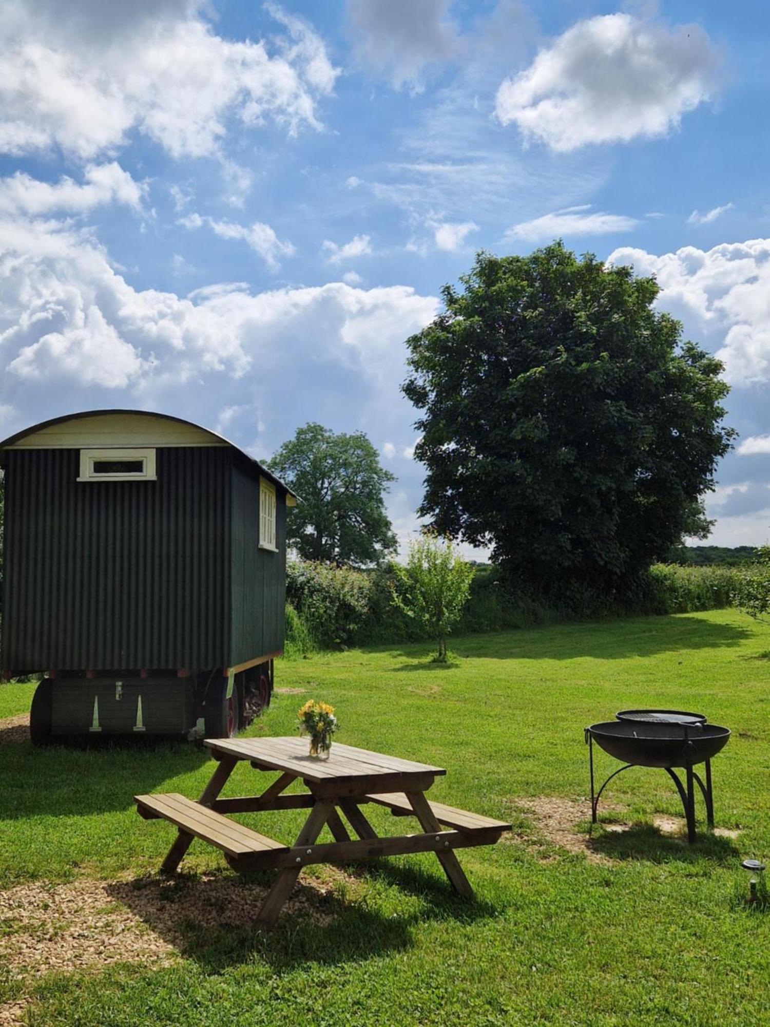 The Delkin Shepherds Huts Castle Combe Zewnętrze zdjęcie