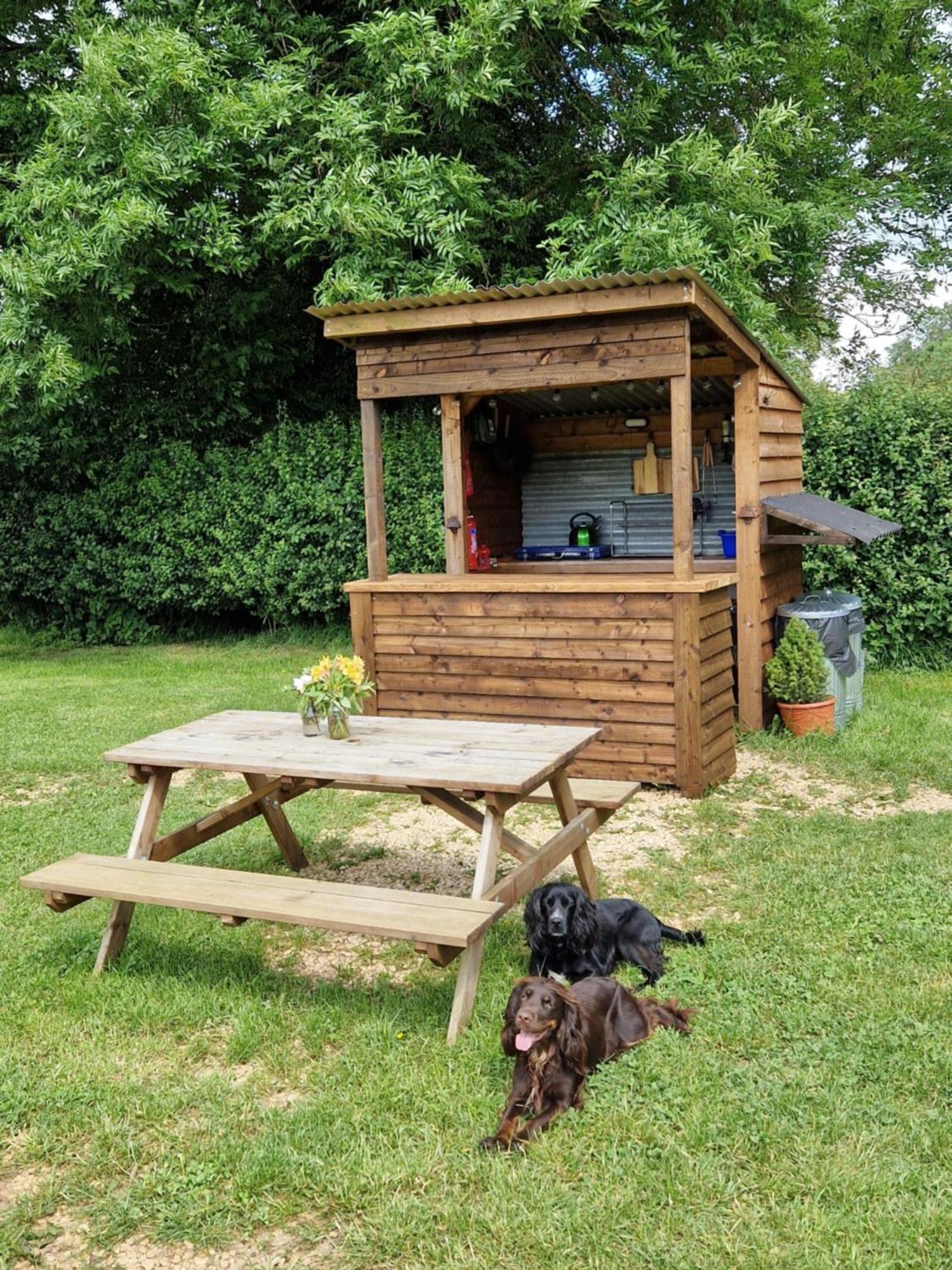 The Delkin Shepherds Huts Castle Combe Zewnętrze zdjęcie