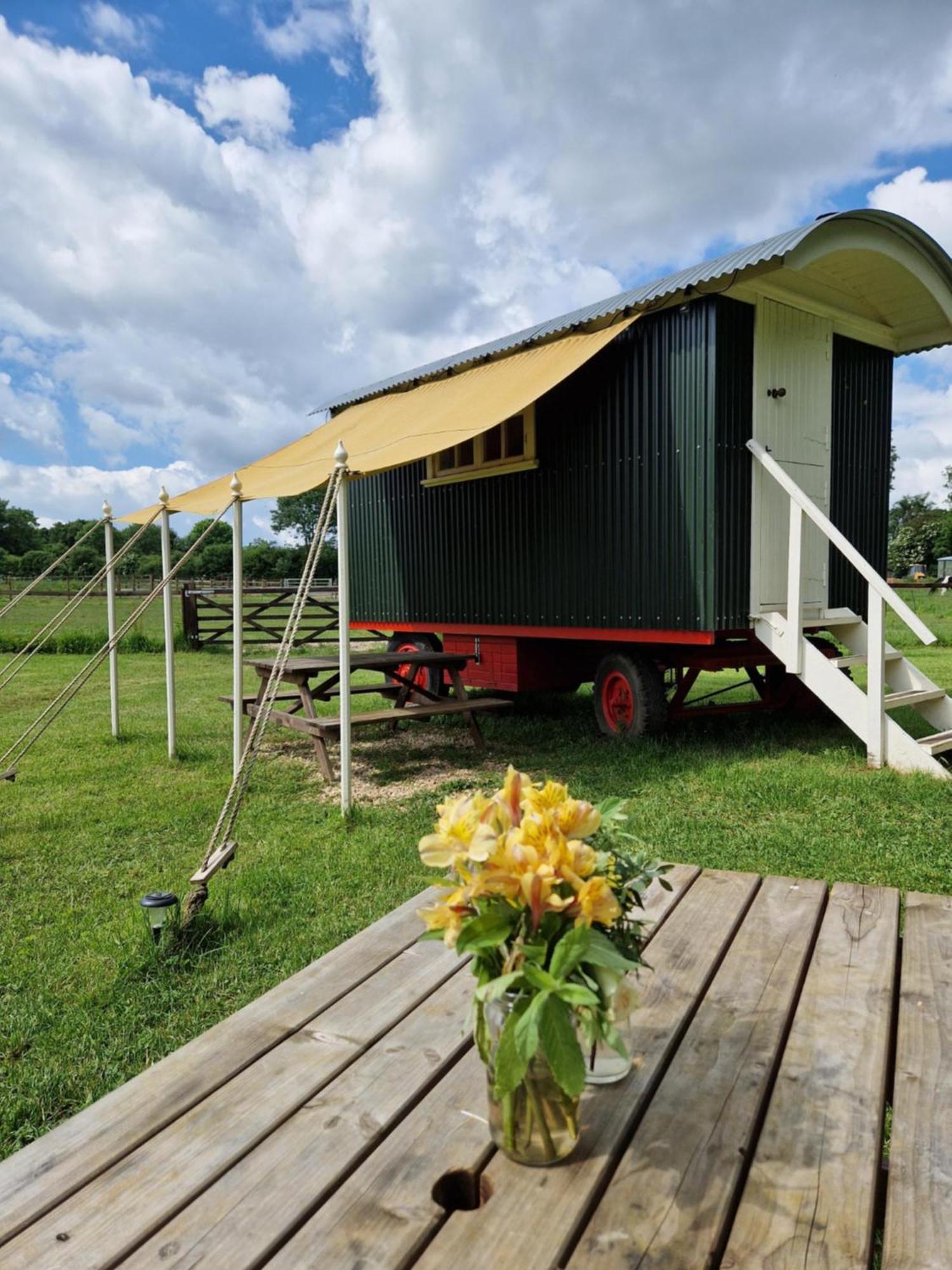 The Delkin Shepherds Huts Castle Combe Zewnętrze zdjęcie
