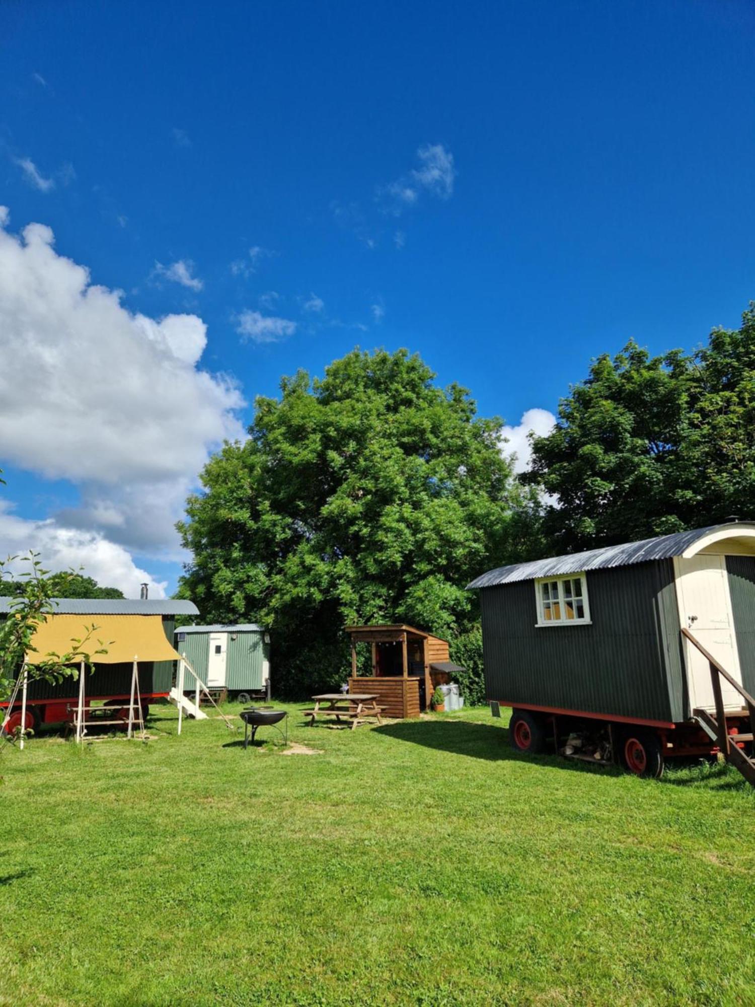 The Delkin Shepherds Huts Castle Combe Zewnętrze zdjęcie