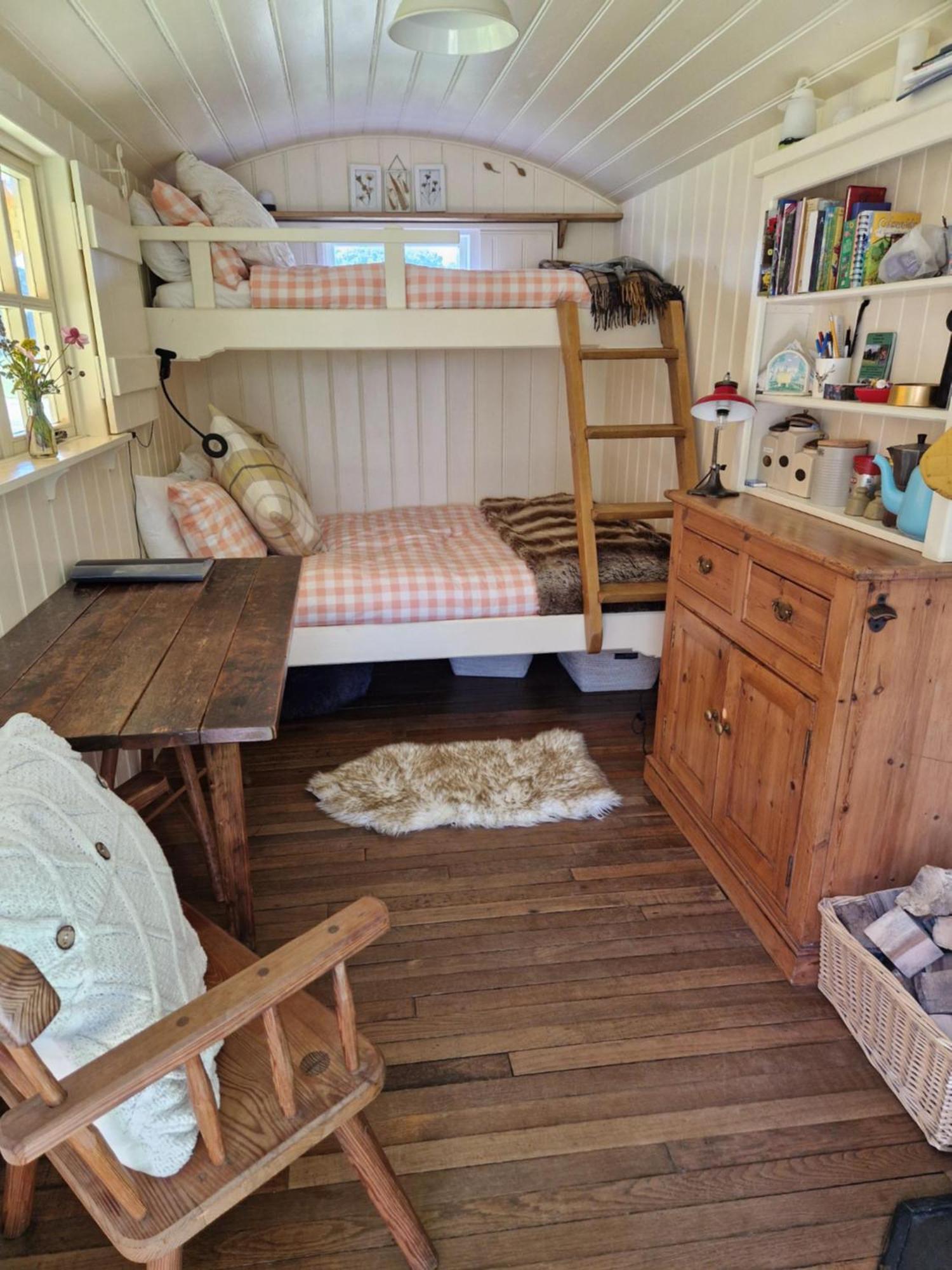 The Delkin Shepherds Huts Castle Combe Zewnętrze zdjęcie