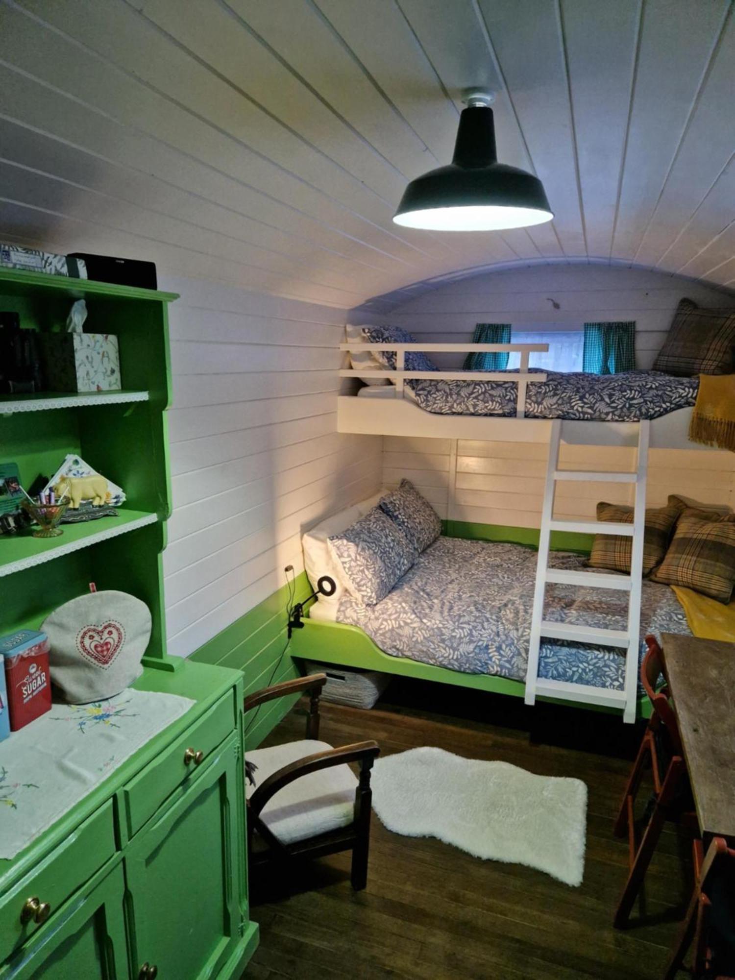 The Delkin Shepherds Huts Castle Combe Zewnętrze zdjęcie